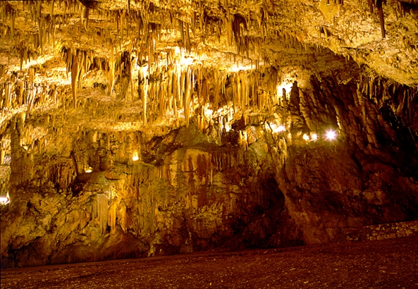 Το Σπήλαιο της Δρογγαράτης